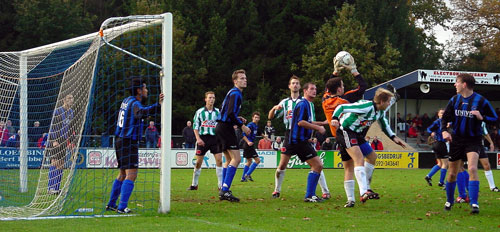 Een spelmoment tijdens de wedstrijd (Foto Helmich Lubberts)